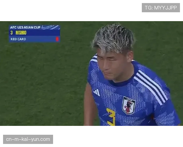 日本队弧顶区域设置夹击陷阱,试图迫使中国后卫出现传球失误